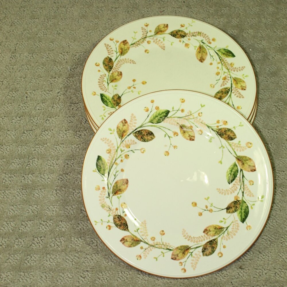 Set of 2 Vintage St. Nicholas Square Winter Bouquet 9.5" Dinner Plates